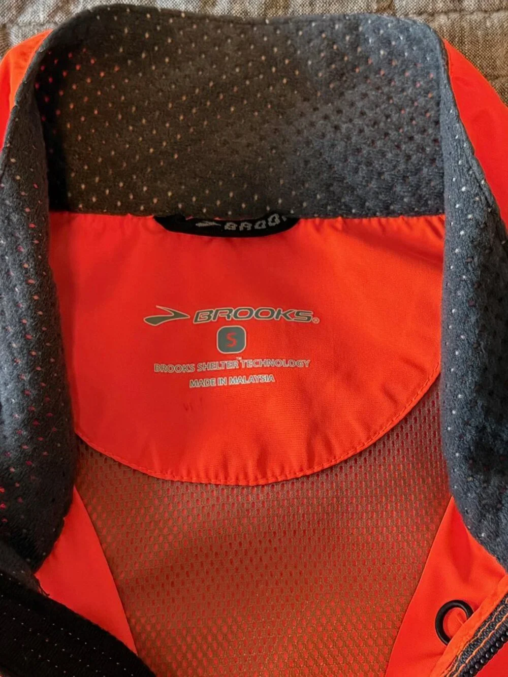 Brooks Running Jacket - Picture 2 of 7